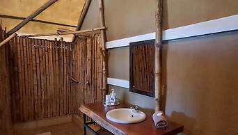 Crocodile Bridge Safari Lodge