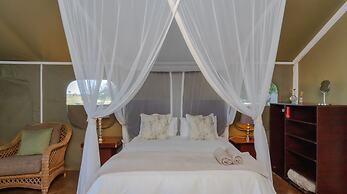 Crocodile Bridge Safari Lodge