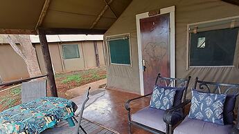 Crocodile Bridge Safari Lodge