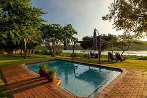 Crocodile Bridge Safari Lodge