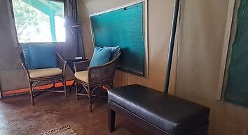 Crocodile Bridge Safari Lodge