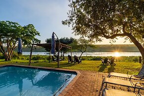 Crocodile Bridge Safari Lodge