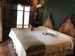 Hospedería Casa De Cisneros