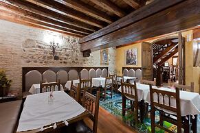 Hospedería Casa De Cisneros