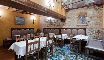 Hospedería Casa De Cisneros