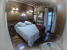 Hospedería Casa De Cisneros