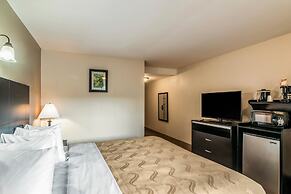 Quality Inn & Suites near Downtown Bakersfield