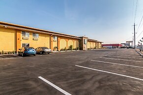 Quality Inn & Suites near Downtown Bakersfield
