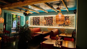 Isla de Flores Hotel