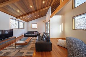 Bluebird Chalets by The Hakuba Collection