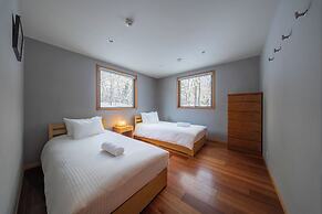 Bluebird Chalets by The Hakuba Collection