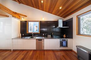 Bluebird Chalets by The Hakuba Collection