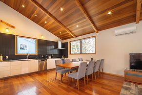 Bluebird Chalets by The Hakuba Collection