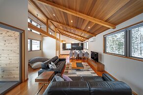 Bluebird Chalets by The Hakuba Collection