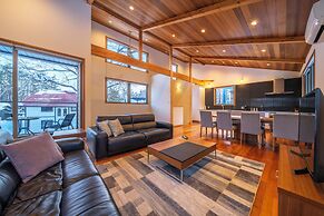 Bluebird Chalets by The Hakuba Collection