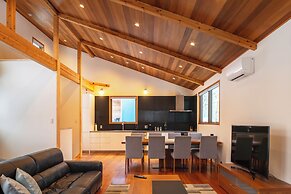 Bluebird Chalets by The Hakuba Collection
