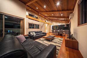 Bluebird Chalets by The Hakuba Collection