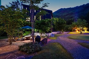 Powdersuites by The Hakuba Collection