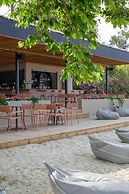 Akrathos Beach Hotel