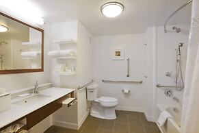 Hampton Inn & Suites Cincinnati / Kenwood