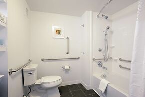 Hampton Inn & Suites Cincinnati / Kenwood