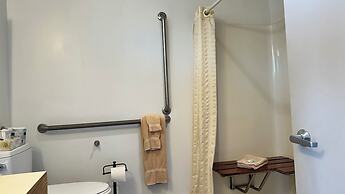 Colonial Valley Motel