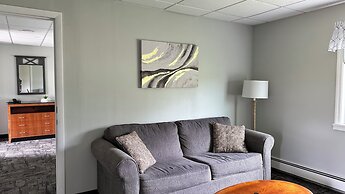 Colonial Valley Motel