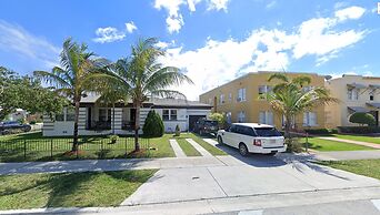 4BR, 4BA House Beach, Entertainment, Nightlife