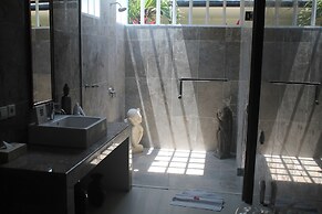 Kelapa Lovina Beach Villas