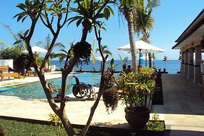 Kelapa Lovina Beach Villas