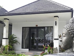 Kelapa Lovina Beach Villas