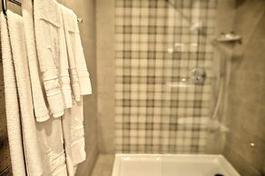 Hôtel Lac Léman, LES BERGES DU LAC