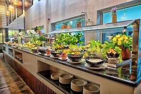 Hôtel Lac Léman, LES BERGES DU LAC