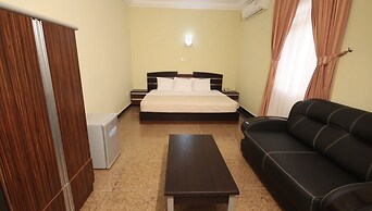Residency Hotel Leophine House