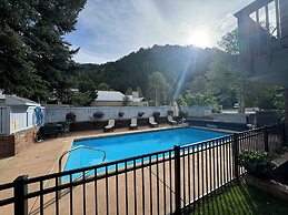 Shadow Mountain Lodge