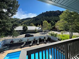 Shadow Mountain Lodge