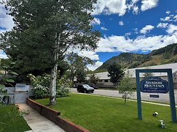 Shadow Mountain Lodge