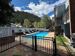 Shadow Mountain Lodge