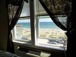 Misquamicut Beach Front Inn