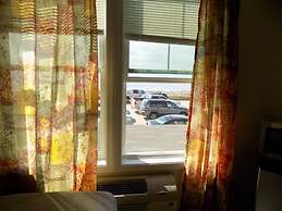 Misquamicut Beach Front Inn