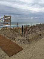 Misquamicut Beach Front Inn