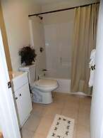 Misquamicut Beach Front Inn