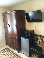 Misquamicut Beach Front Inn