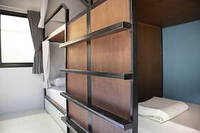 OYO 501 At Night Hostel