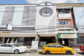 OYO 501 At Night Hostel