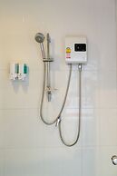 OYO 501 At Night Hostel