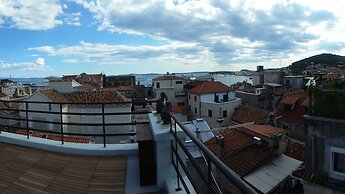 Banica Apartments & Rooms