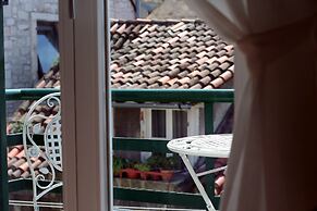 Banica Apartments & Rooms