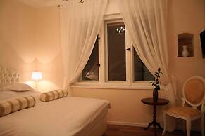 Banica Apartments & Rooms