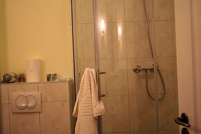 Banica Apartments & Rooms